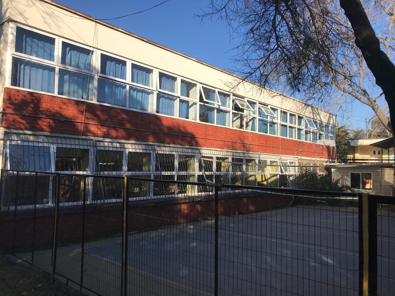 Corporación Educacional Tecnológica de Chile Moderniza Ventanas en el Liceo Pedro de Valdivia